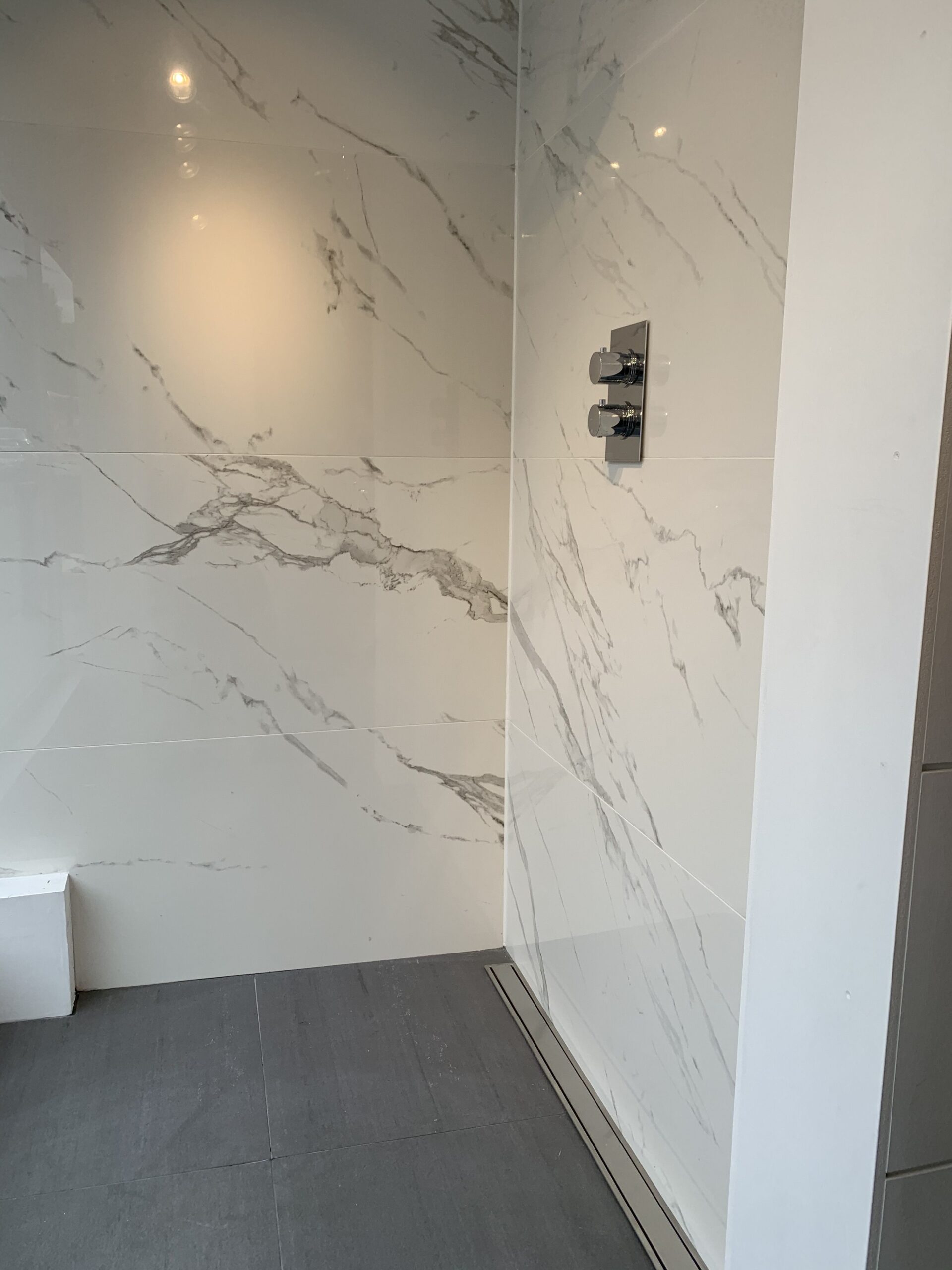 Đá marble trắng vân cho cầu thang – ảnh tham khảo 5