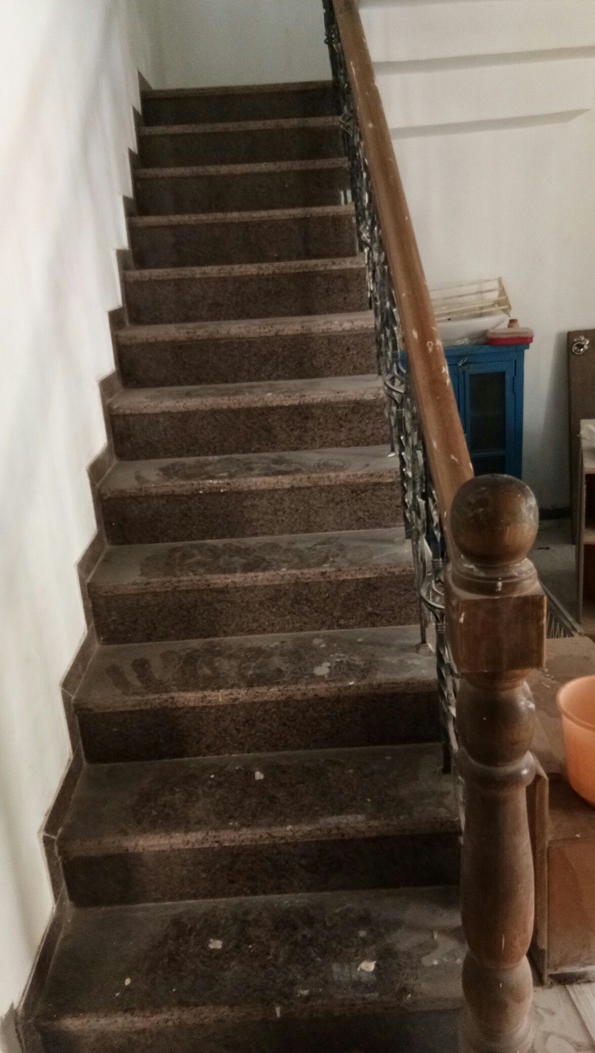Đá granite tông đỏ hoặc nâu cho cầu thang – ảnh tham khảo 11