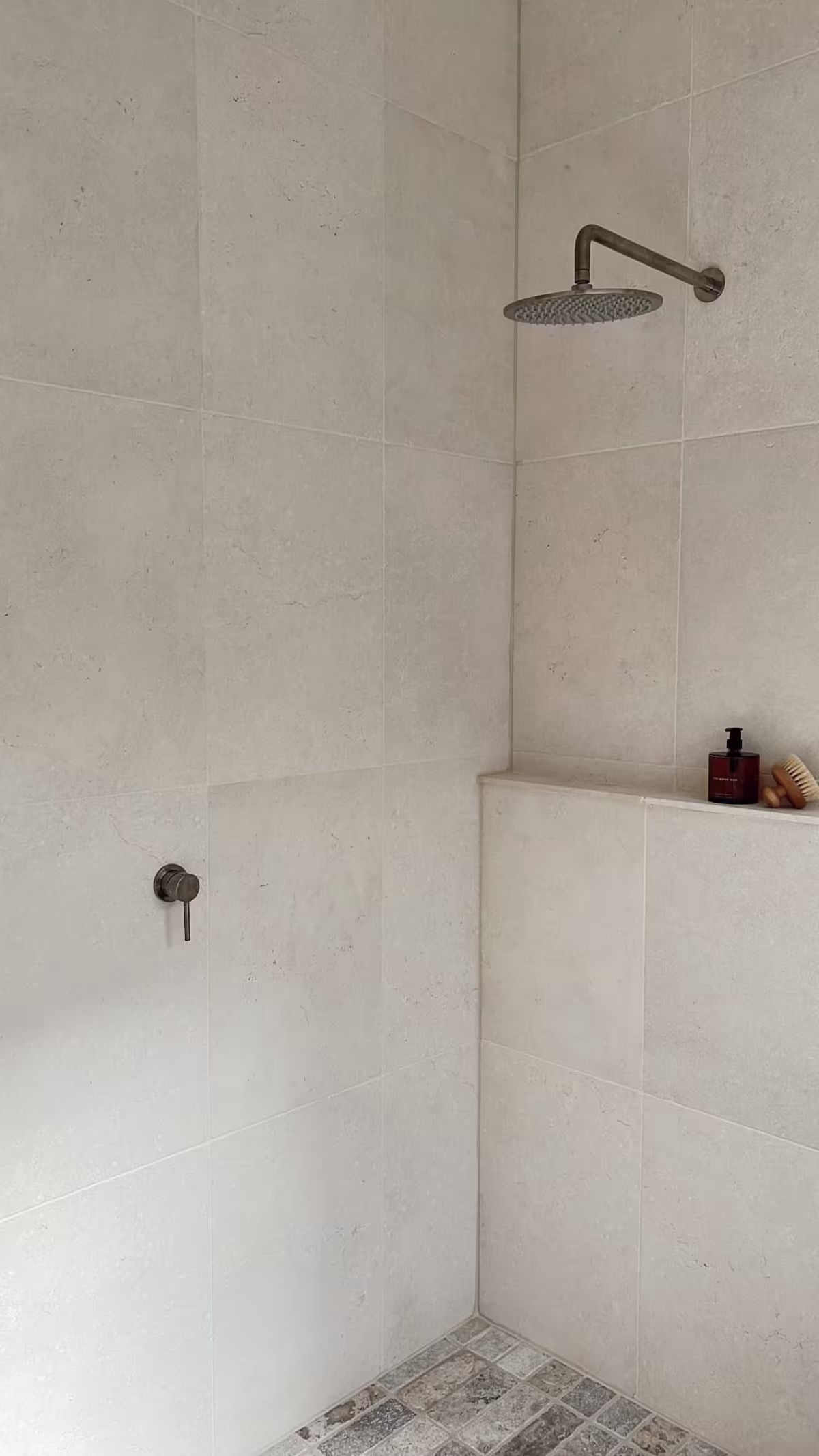 Gạch ceramic trắng ốp tường 300×600 – ảnh tham khảo 16
