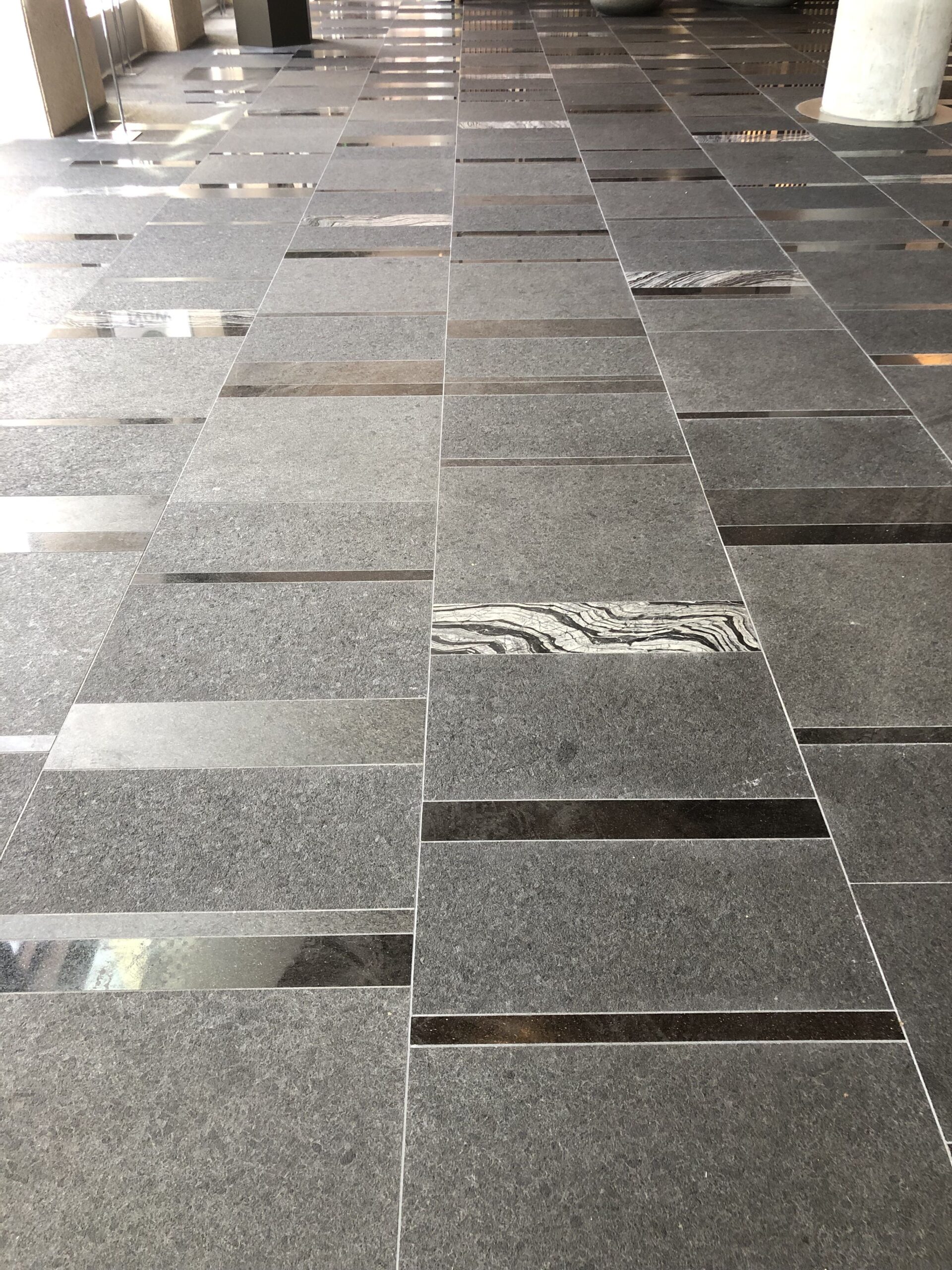 Gạch terrazzo tông xám lát nền – ảnh tham khảo 18