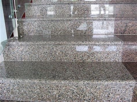 Đá granite tông đỏ hoặc nâu cho cầu thang – ảnh tham khảo 6