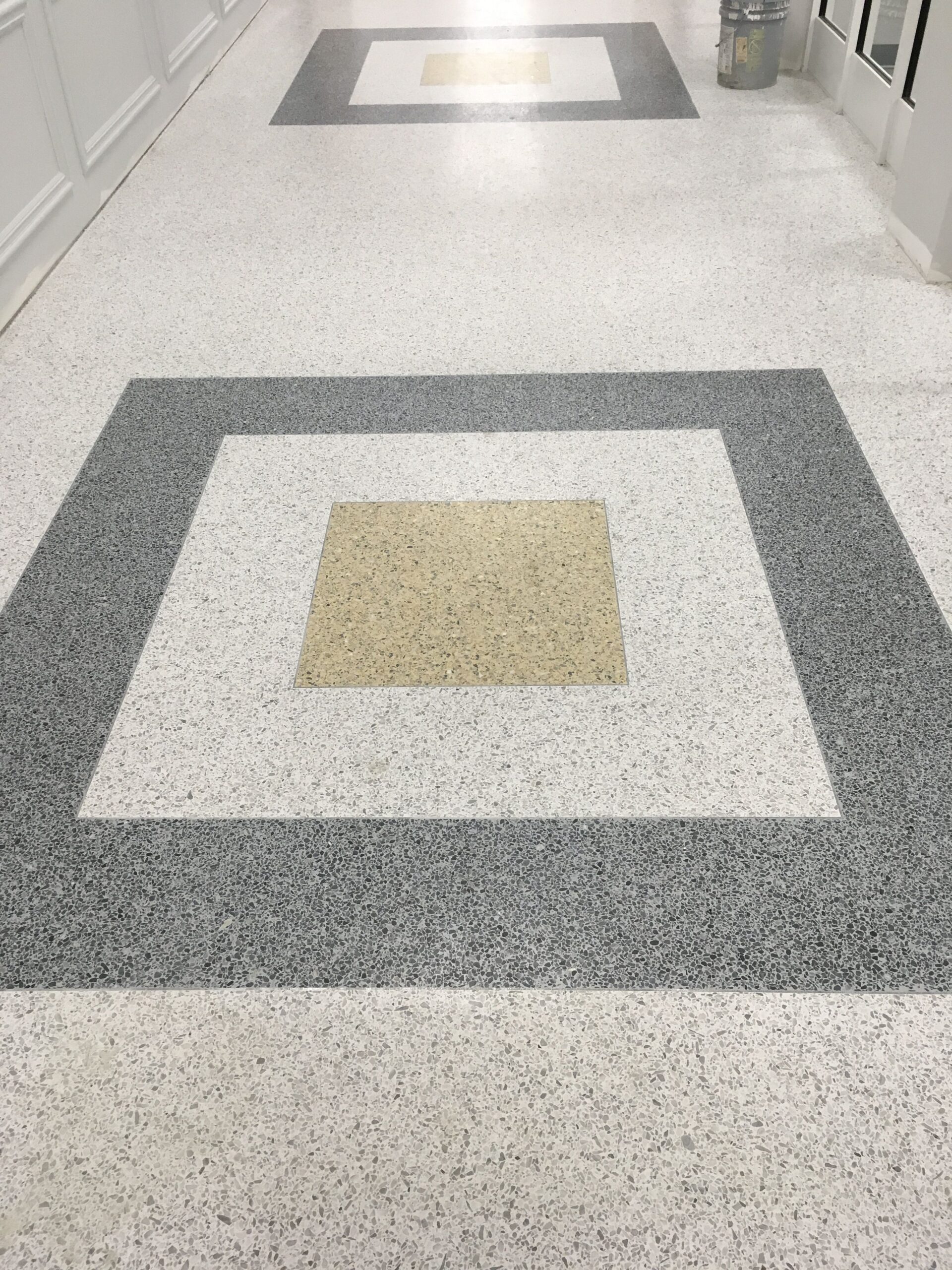 Gạch terrazzo tông xám lát nền – ảnh tham khảo 6