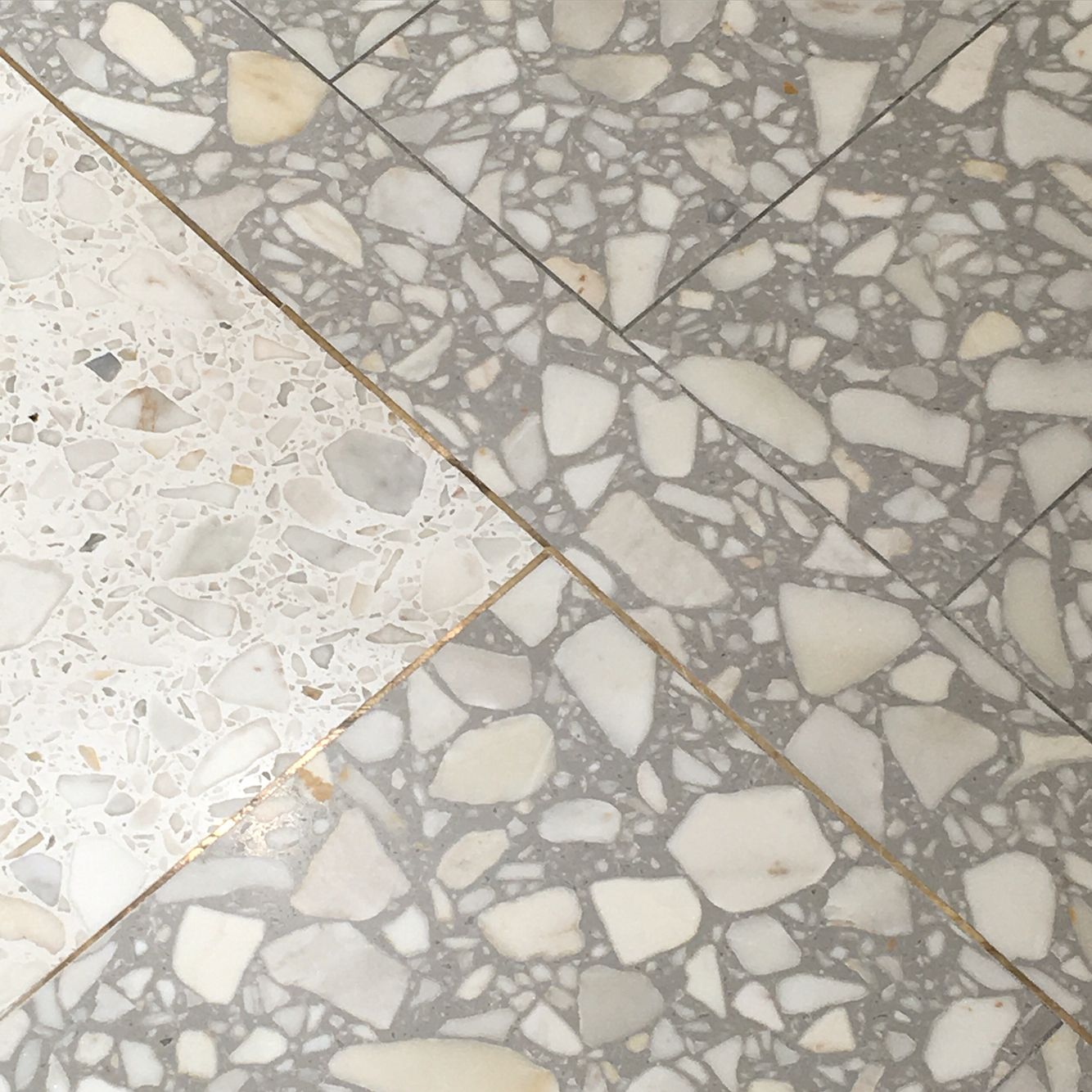 Gạch terrazzo tông xám lát nền – ảnh tham khảo 12