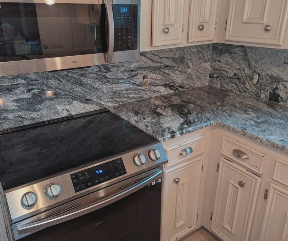 Đá granite sáng hoặc trắng bóng cho mặt bếp – ảnh tham khảo 6