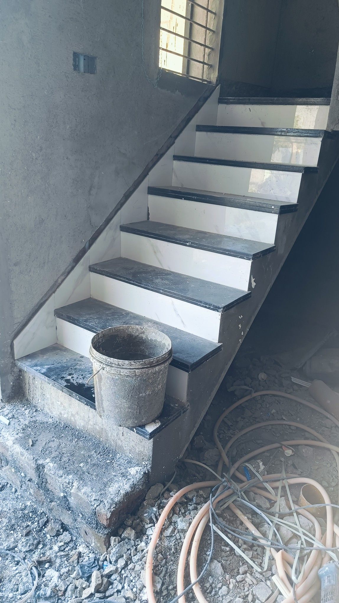 Đá granite tông đỏ hoặc nâu cho cầu thang – ảnh tham khảo 17