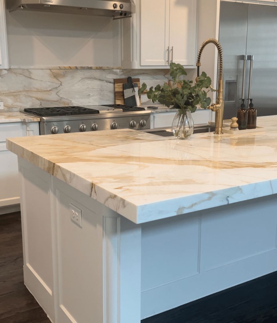 Đá granite sáng hoặc trắng bóng cho mặt bếp – ảnh tham khảo 12