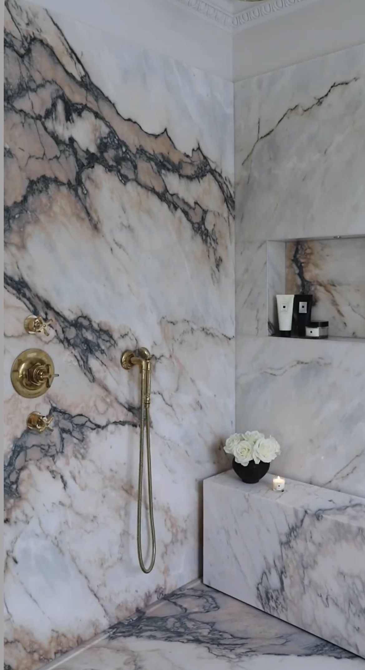 Đá marble trắng vân cho cầu thang – ảnh tham khảo 13
