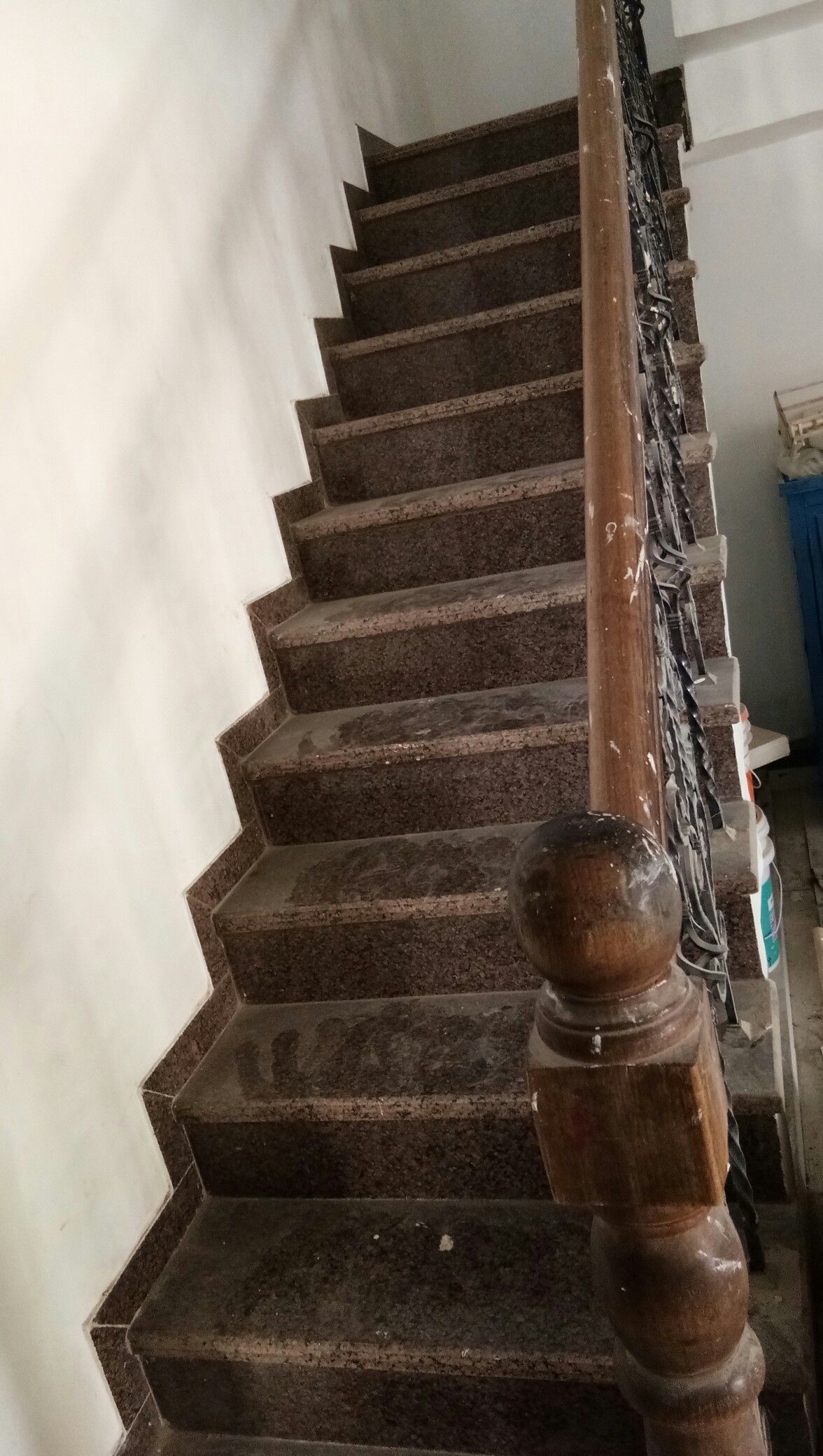 Đá granite tông đỏ hoặc nâu cho cầu thang – ảnh tham khảo 12