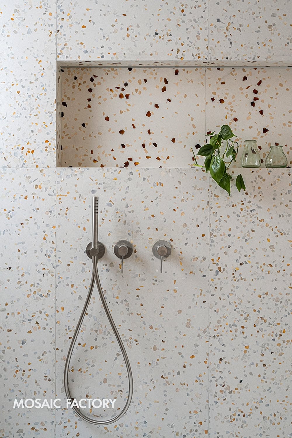 Mosaic tông trung tính cho tường trang trí – ảnh tham khảo 5