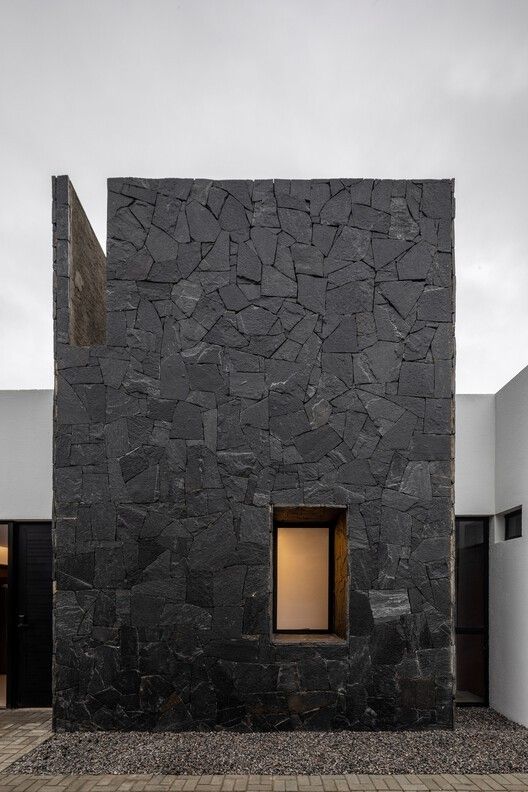 Đá granite đen khò hoặc nhám cho mặt tiền – ảnh tham khảo 9