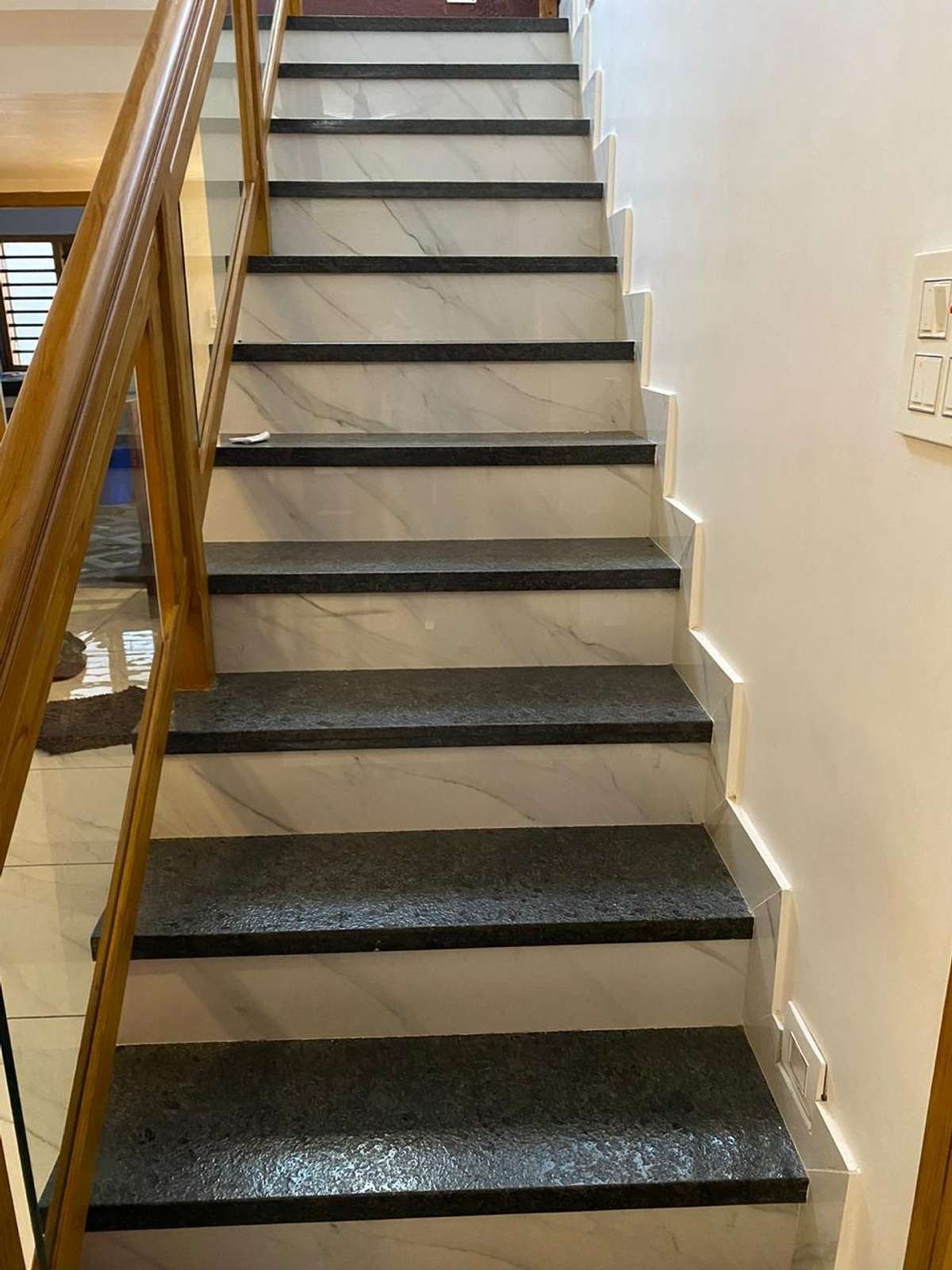 Đá granite xám cho cầu thang – ảnh tham khảo 2