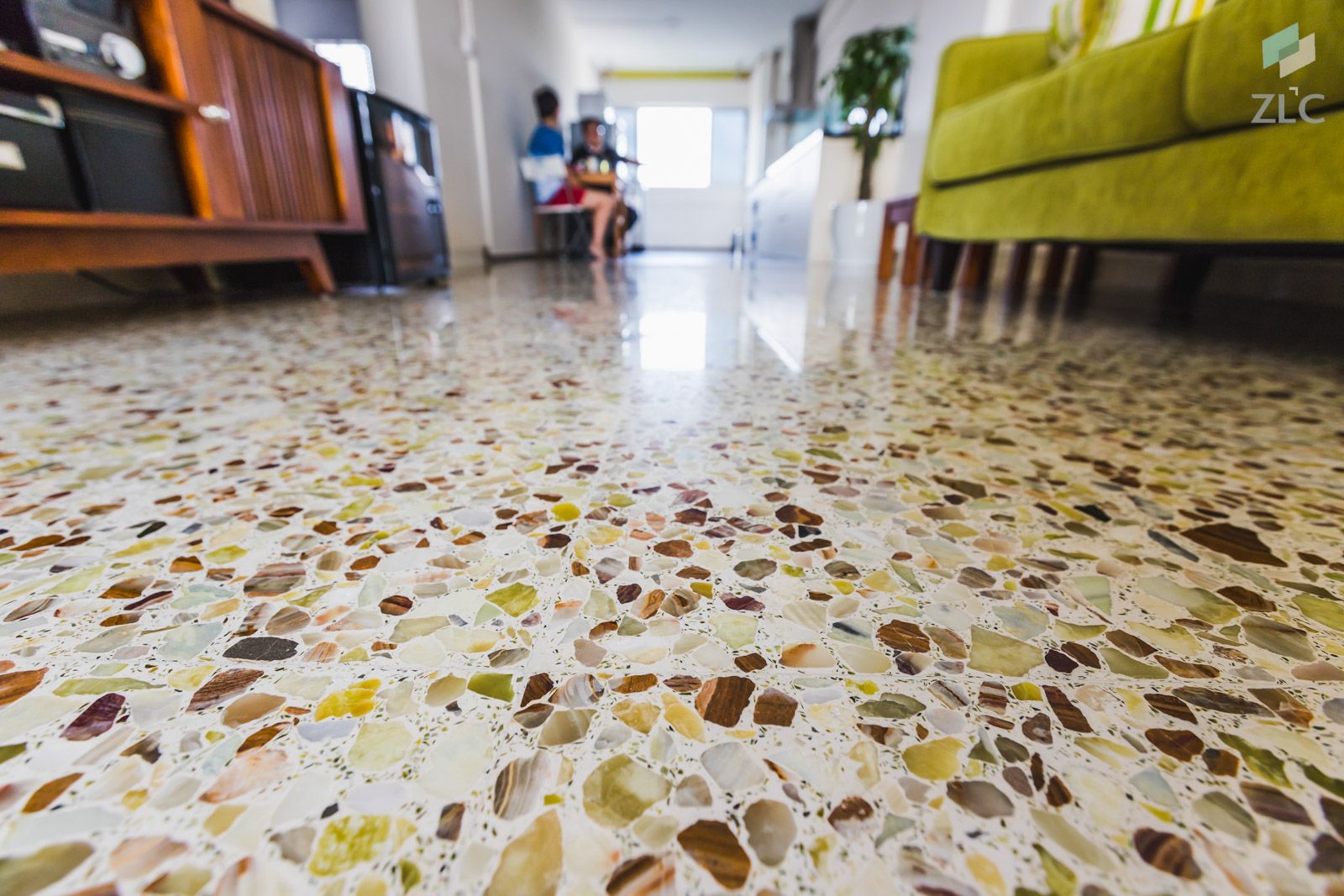 Gạch terrazzo tông xám lát nền – ảnh tham khảo 7