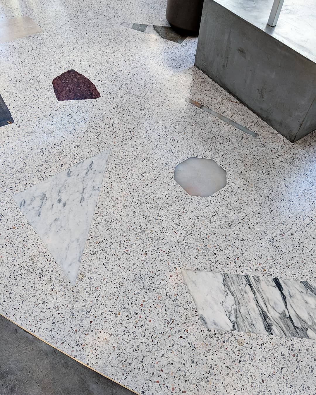 Gạch terrazzo tông xám lát nền – ảnh tham khảo 8