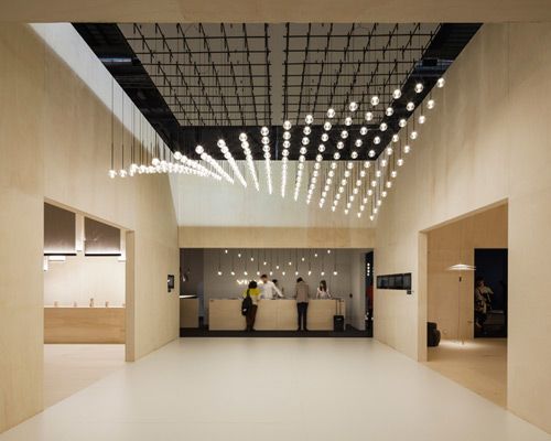Đá marble tông sáng cho sảnh hoặc lobby – ảnh tham khảo 1