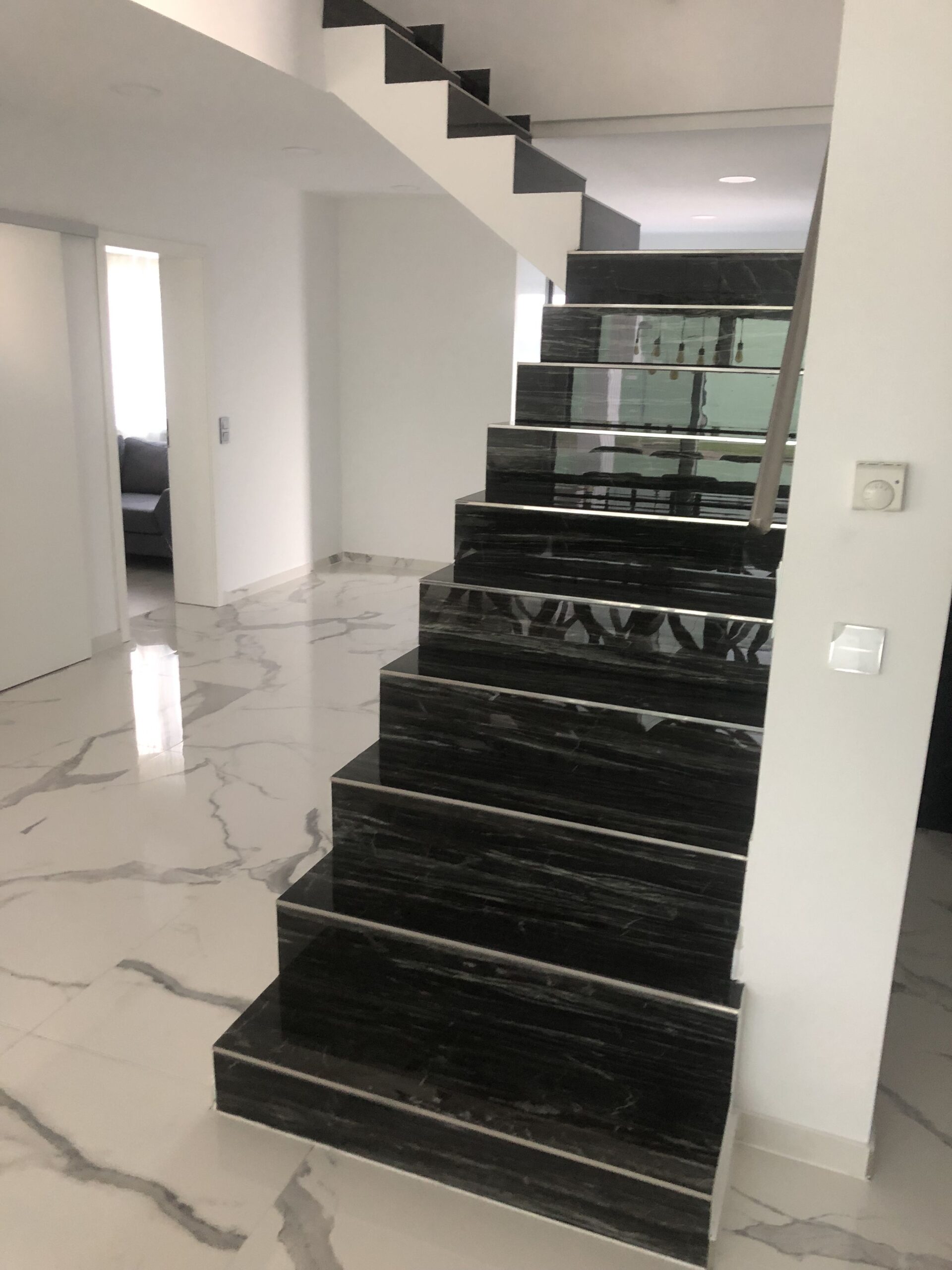 Đá granite đen cho cầu thang – ảnh tham khảo 16
