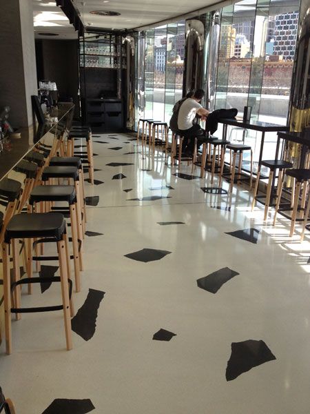 Gạch terrazzo tông tối cho sảnh hoặc quầy – ảnh tham khảo 14