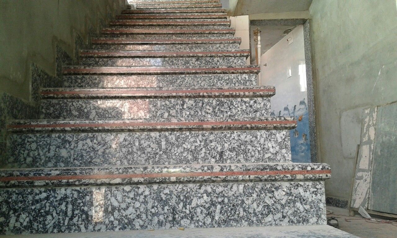 Ảnh tham khảo đá granite đỏ Ruby Ấn Độ cho bếp và cầu thang