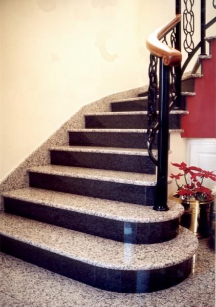 Ảnh tham khảo đá granite đỏ Ruby Ấn Độ cho bếp và cầu thang