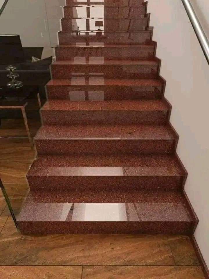Ảnh tham khảo đá granite đỏ Ruby Ấn Độ cho bếp và cầu thang