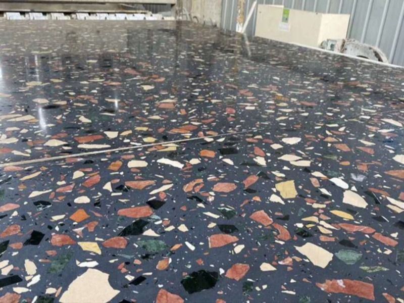 Gạch terrazzo pattern hoặc hạt lớn cho tường điểm nhấn – ảnh tham khảo 2