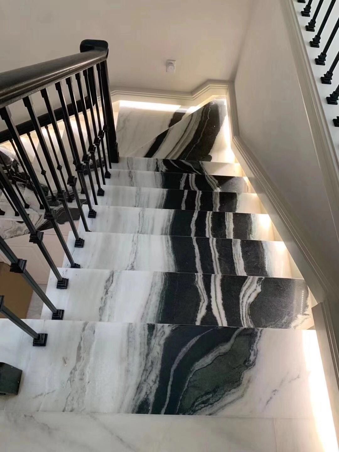 Đá marble trắng vân cho cầu thang – ảnh tham khảo 12