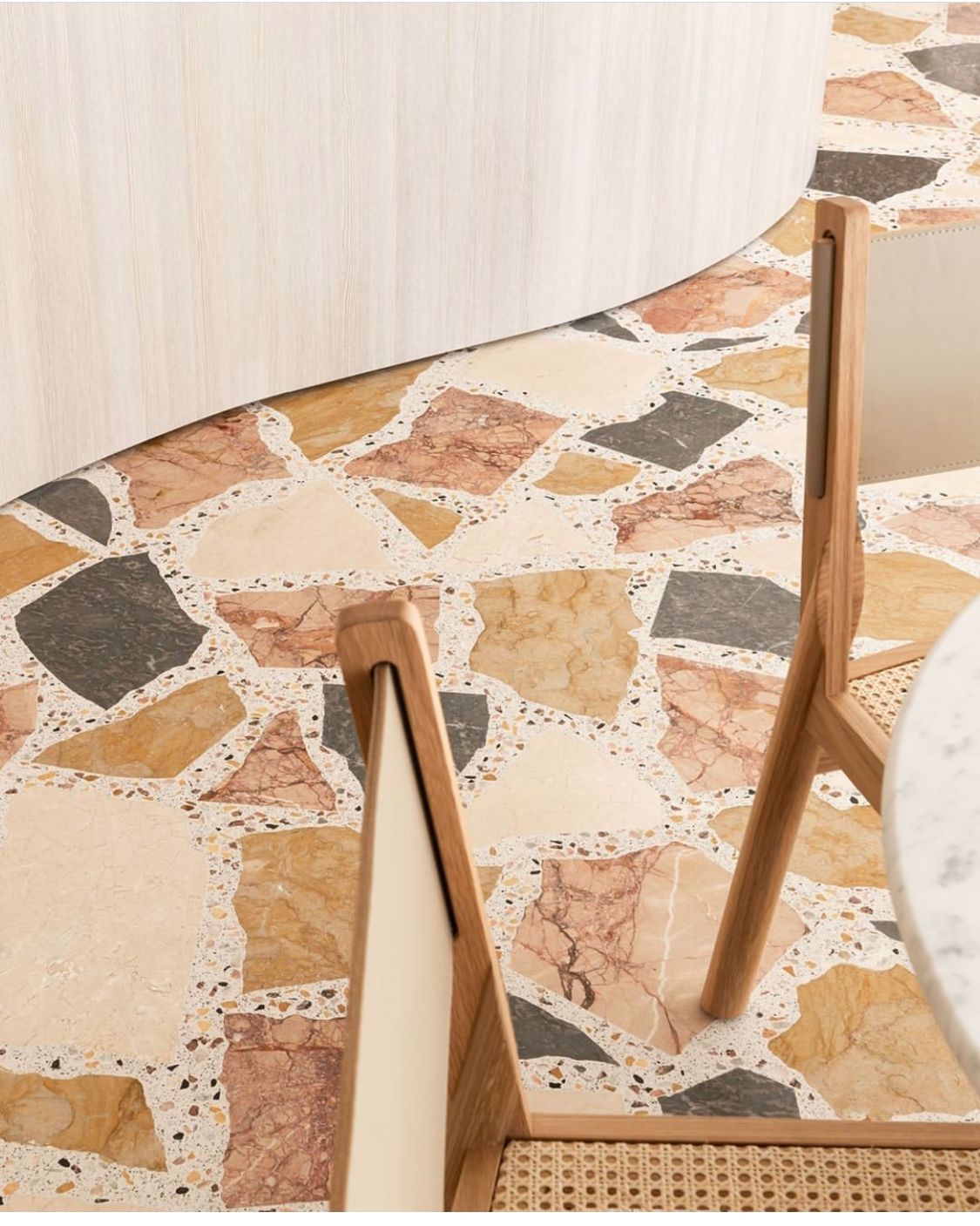Gạch terrazzo tông xám lát nền – ảnh tham khảo 11