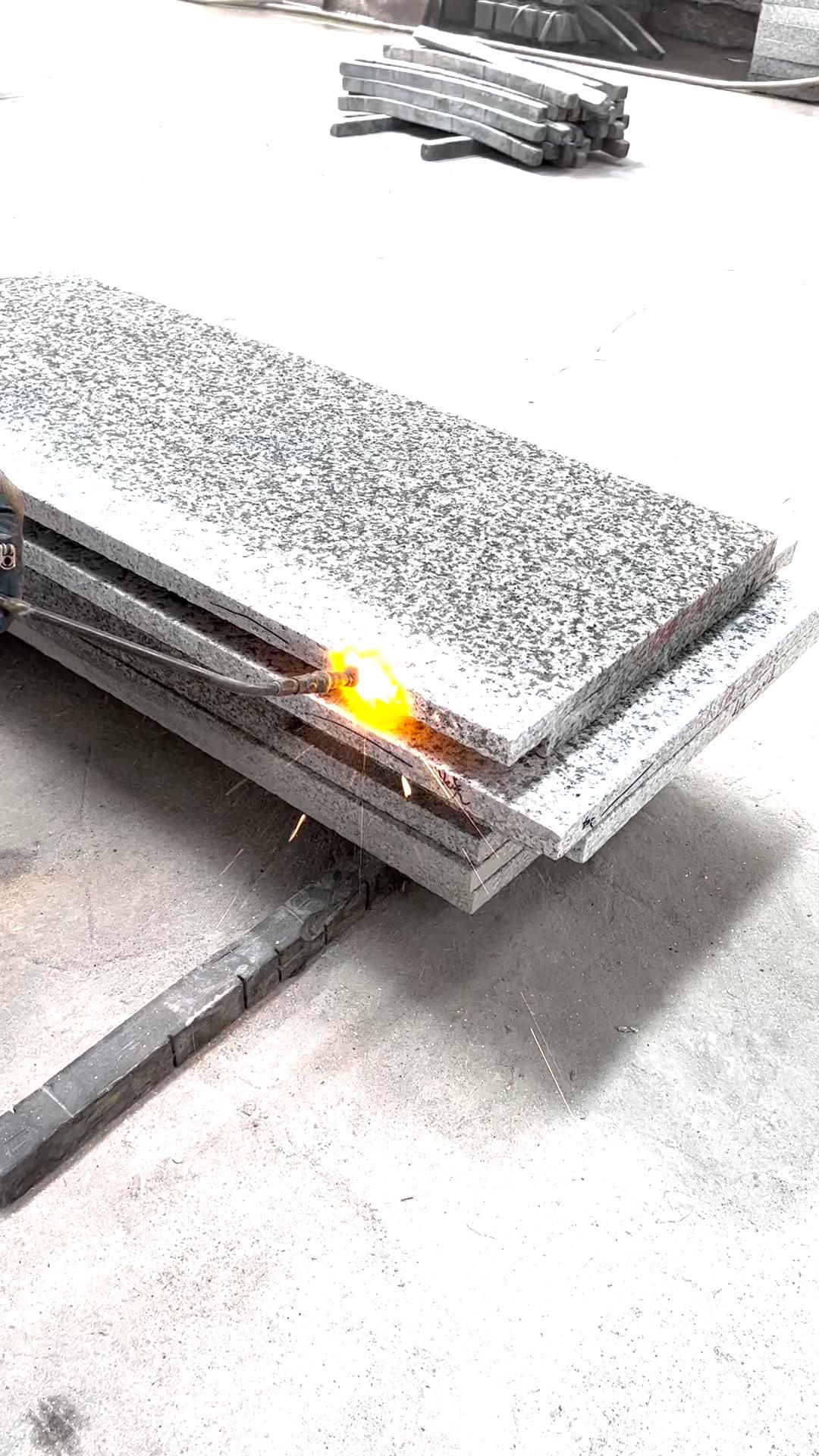Đá granite đen khò hoặc nhám cho mặt tiền – ảnh tham khảo 3